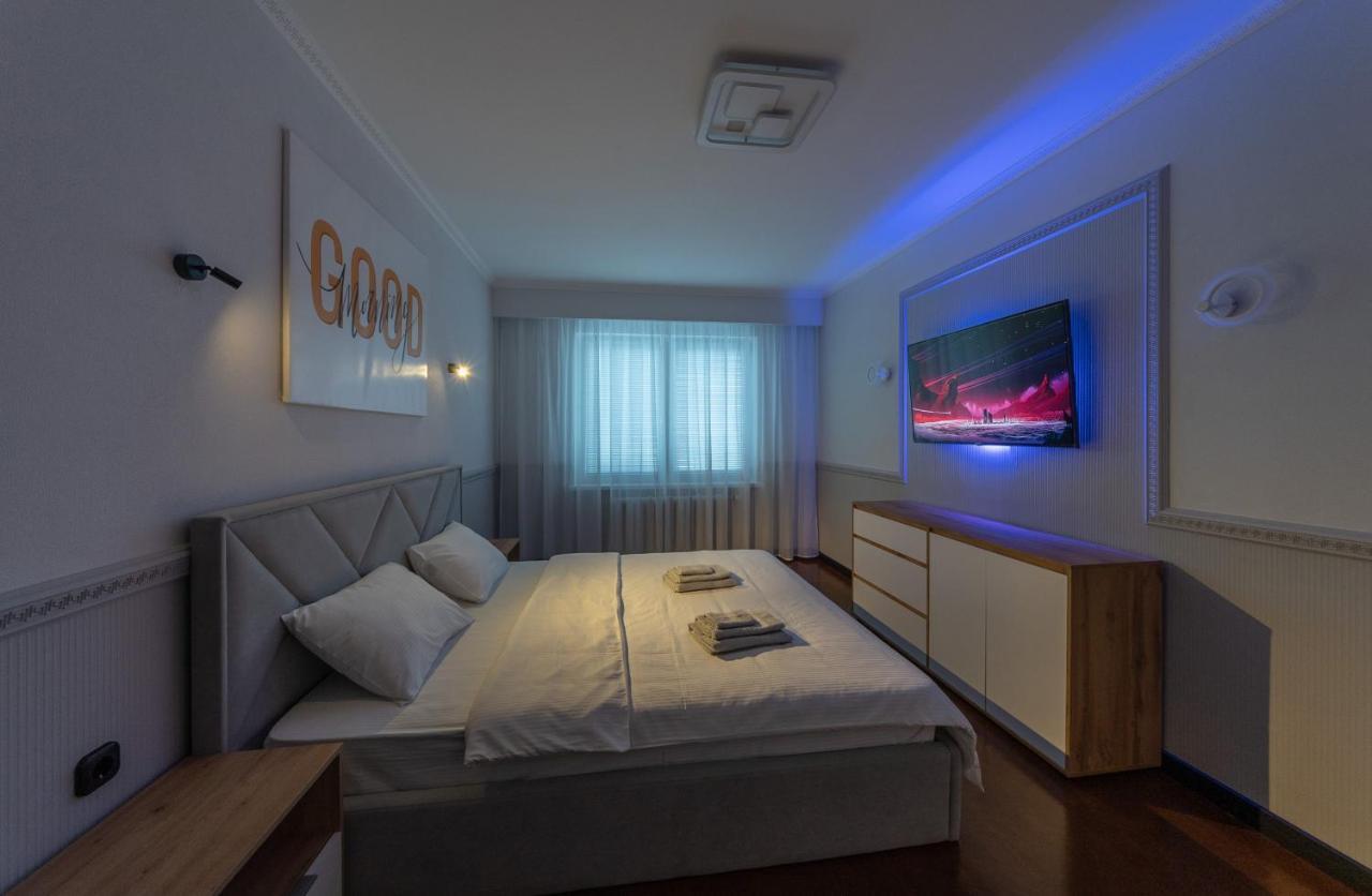 Modern 3 Bedroom Apartment Kyjev Exteriér fotografie