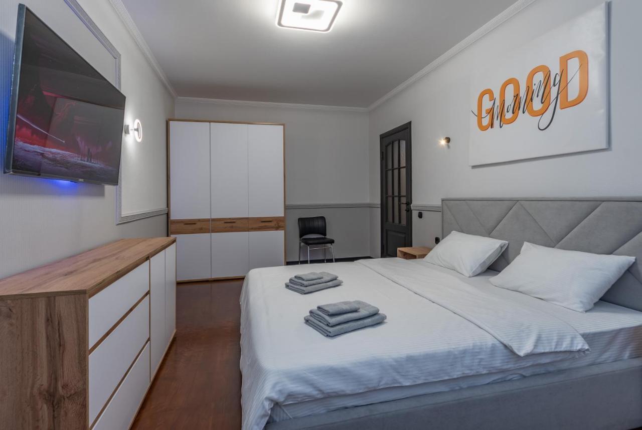 Modern 3 Bedroom Apartment Kyjev Exteriér fotografie